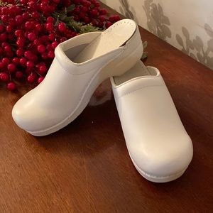 Dansko nursing clog worn once